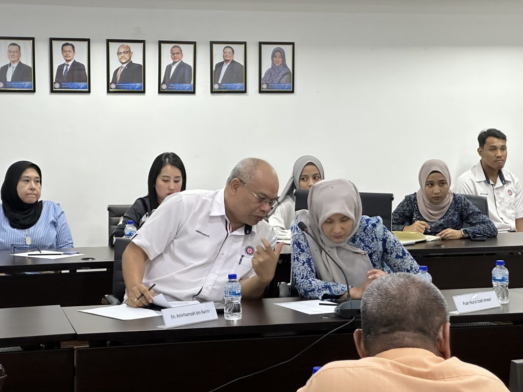 SIDANG MEJA BULAT BERKENAAN DASAR FISKAL NEGARA & LANGKAH KEHADAPAN ...