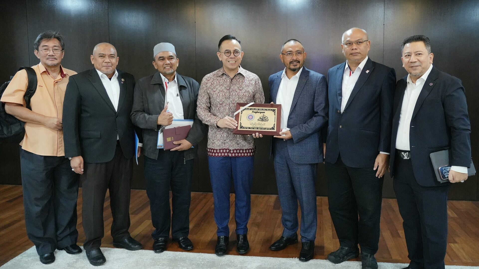 KUNJUNGAN HORMAT DPMM KE KUSKOP PERKUKUH KERJASAMA STRATEGIK PEMERKASAAN USAHAWAN BUMIPUTERA