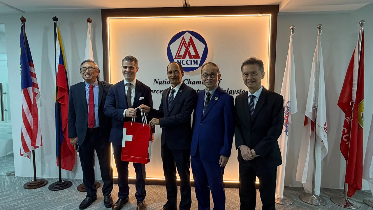 TIMBALAN PRESIDEN DPMM WAKILI PRESIDEN NCCIM TERIMA KUNJUNGAN HORMAT DELEGASI PERNIAGAAN SWITZERLAND